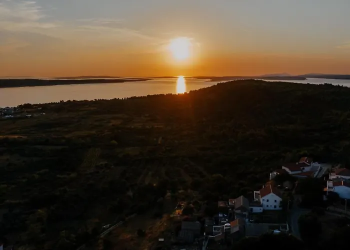 Didov Dvor Casa de Férias Ražanac