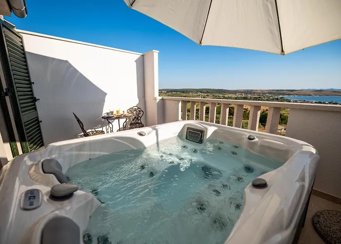 Didov Dvor بيت للعطل